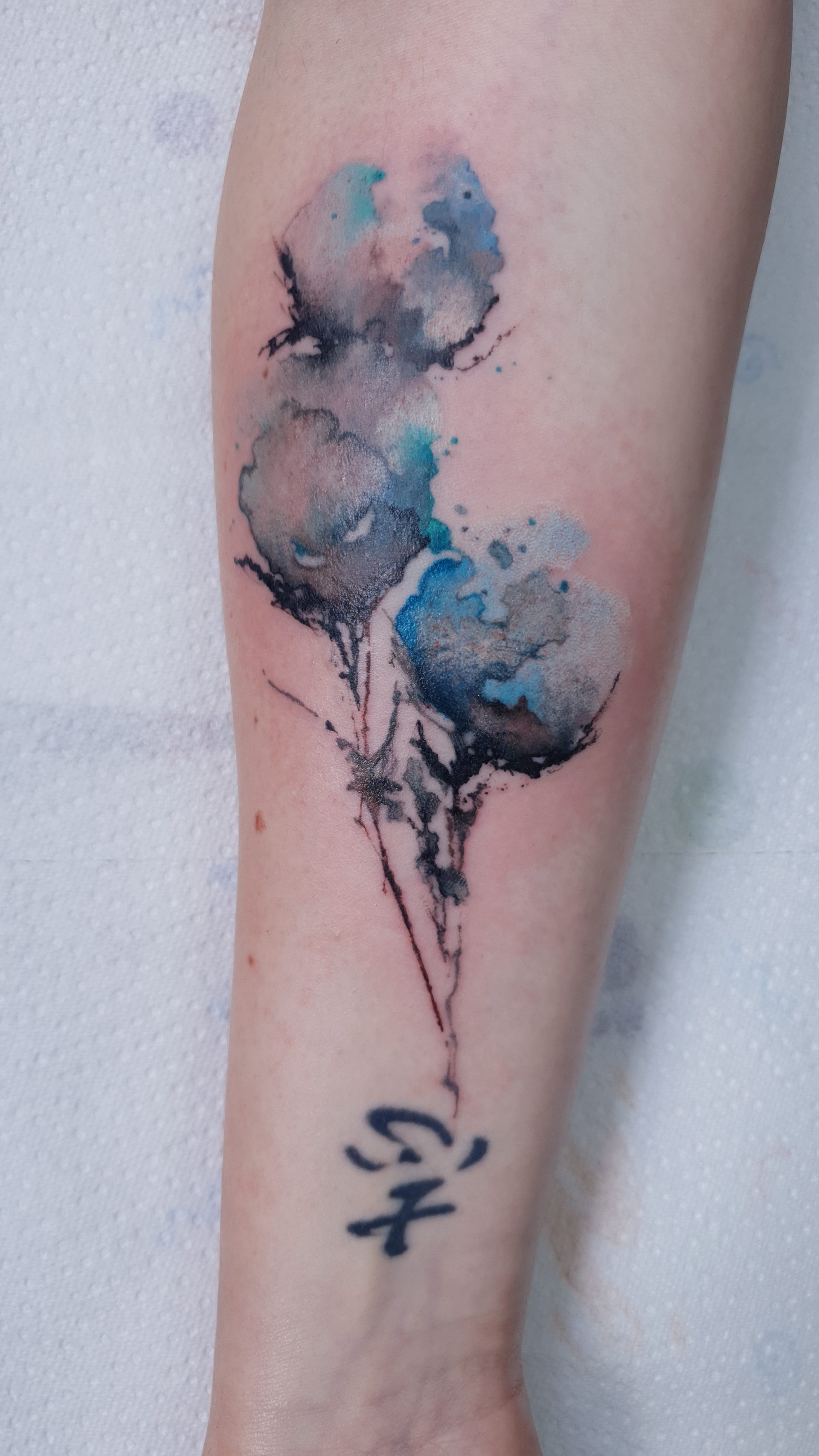 tatouage aquarelle,watercolor,watercolor tattoo,tatouage couleur,tattoo couleur,tatouage floral,fleur tatouage