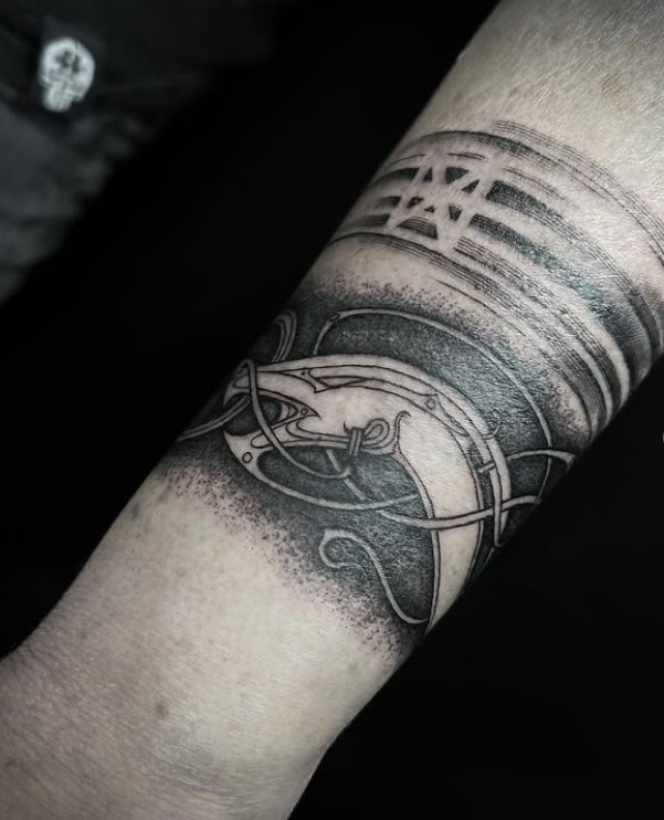 rune, bindrune, tatouage nordique, viking, entrelac, dragon